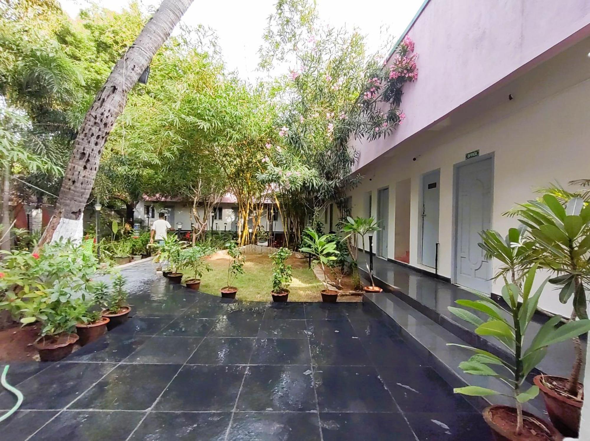 The Well Beach Side Guest House Auroville Exteriör bild